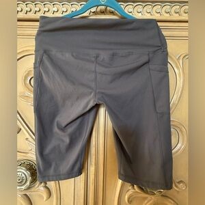 Women's Gray hi waisted bike Shorts w/pockets sz m-l look at measurements guc